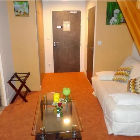 Logis Restaurant La Croisee Des Chemins ホテル 3*