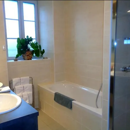 Logis Restaurant La Croisee Des Chemins ホテル 3*