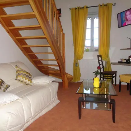 ホテル Logis Restaurant La Croisee Des Chemins