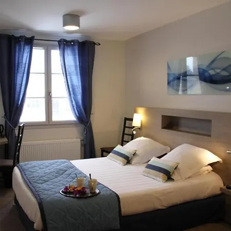 Logis Restaurant La Croisee Des Chemins ホテル 3*
